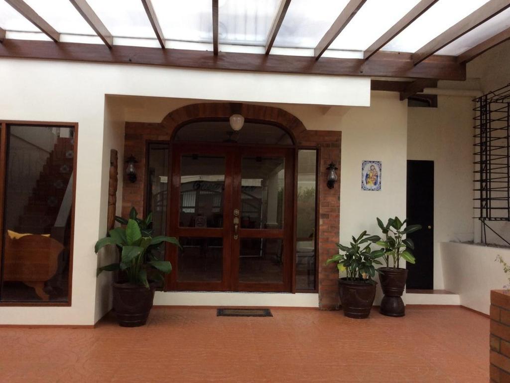 לינה וארוחת בוקר לגאזפי Casa Roces מראה חיצוני תמונה
