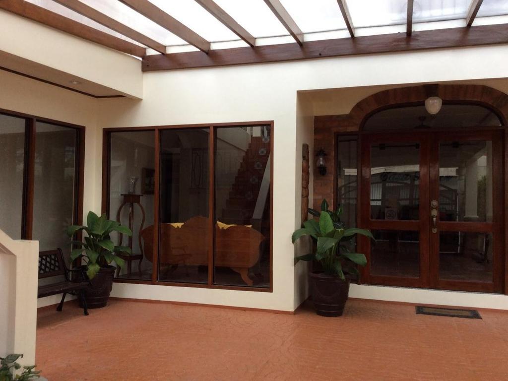 לינה וארוחת בוקר לגאזפי Casa Roces מראה חיצוני תמונה